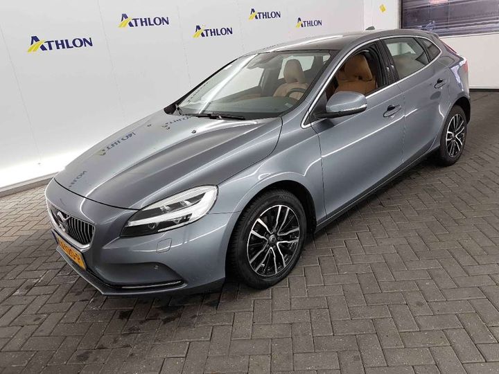 VOLVO V40 2016 yv1mv7481h2409571