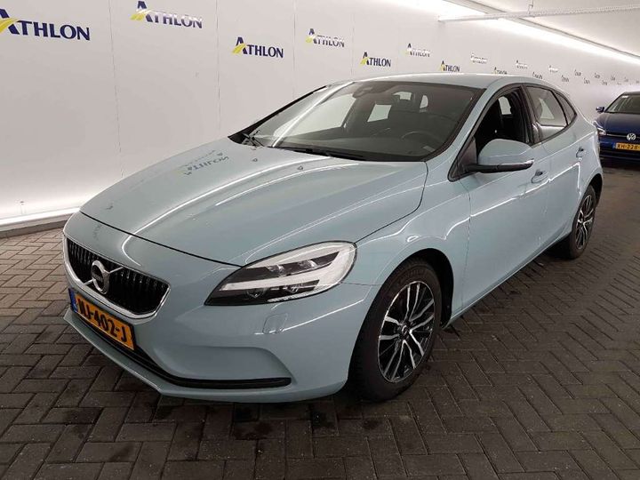 VOLVO V40 2017 yv1mv7481h2411823