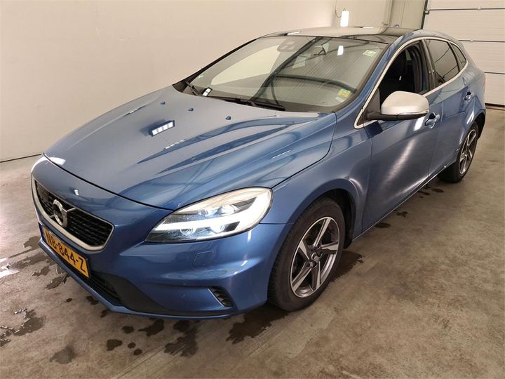 VOLVO V40 2017 yv1mv7481h2416072