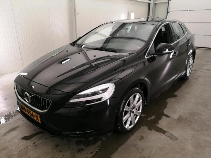 VOLVO V40 2017 yv1mv7481h2416151