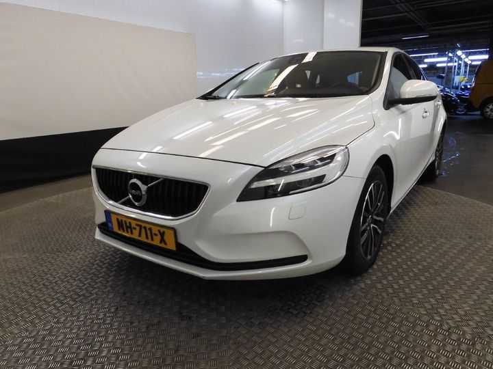 VOLVO V40 2017 yv1mv7481h2418933