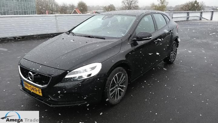 VOLVO V40 2017 yv1mv7481h2418944