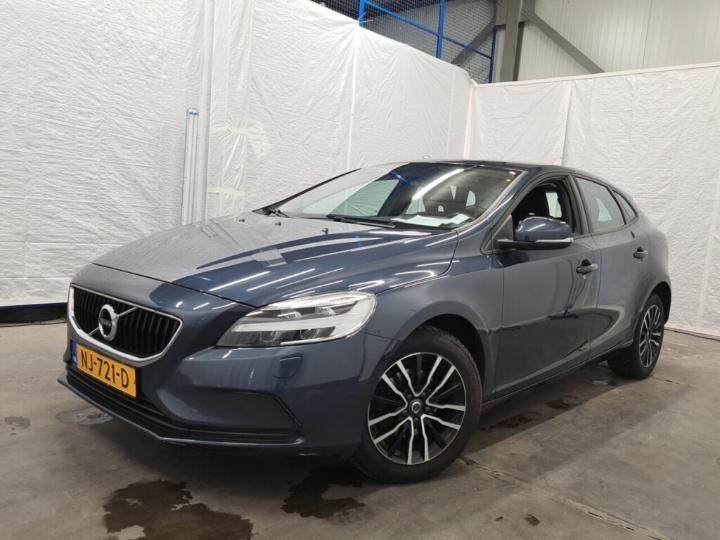 VOLVO V40 2017 yv1mv7481h2419598