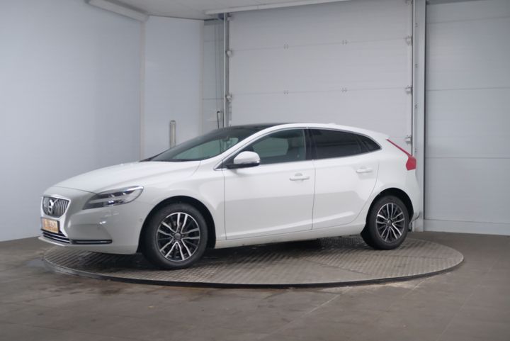 VOLVO V40 2017 yv1mv7481h2421953