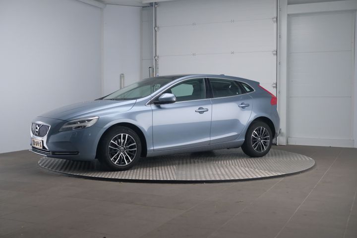 VOLVO V40 2017 yv1mv7481h2425147