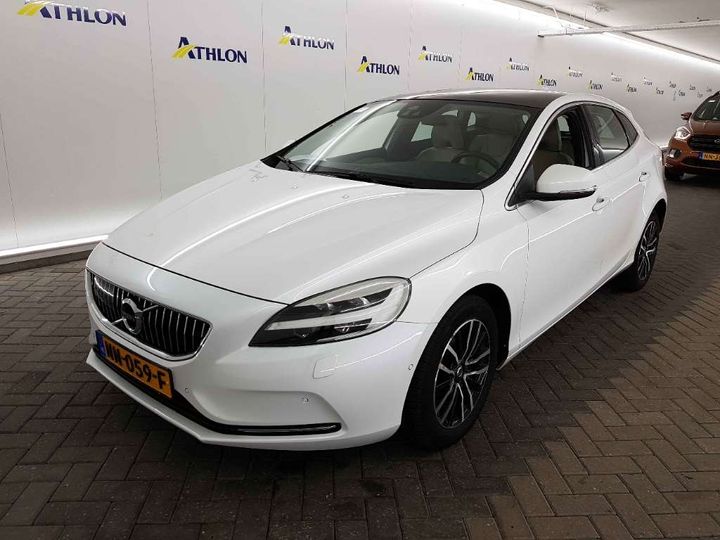 VOLVO V40 2017 yv1mv7481h2427278