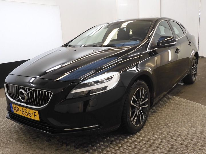 VOLVO V40 2017 yv1mv7481h2429333