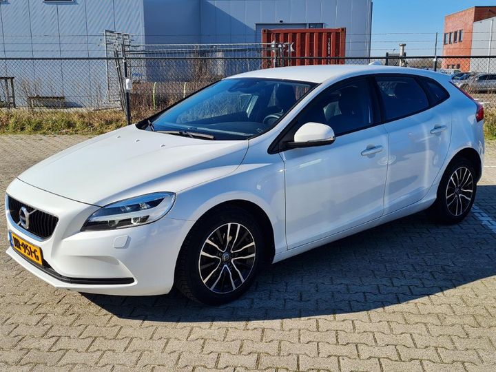 VOLVO V40 2017 yv1mv7481h2431723