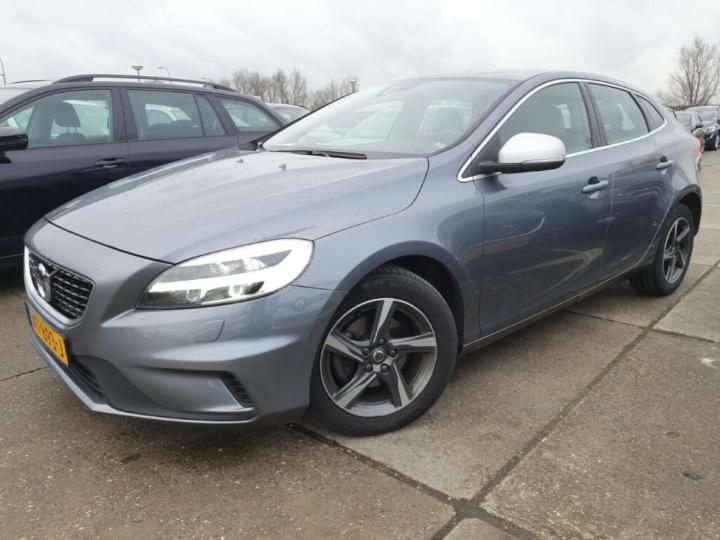 VOLVO V40 2017 yv1mv7481h2433036