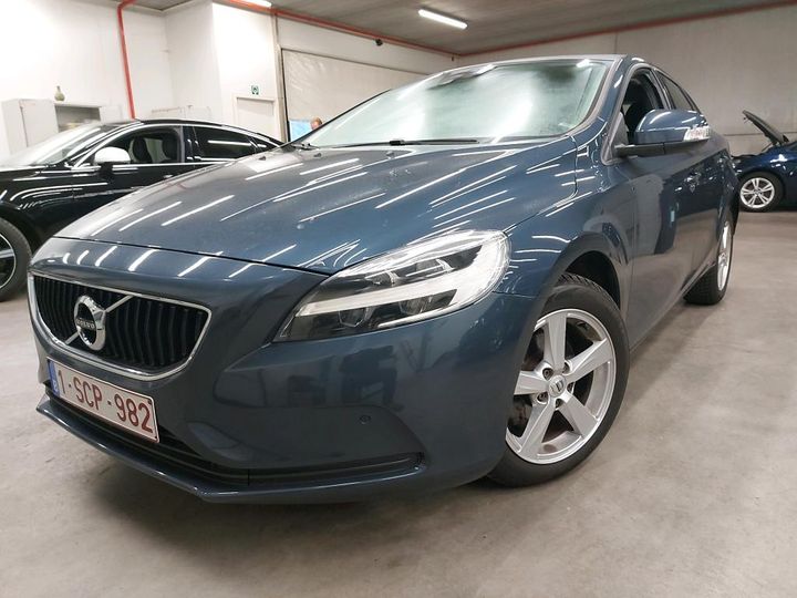 VOLVO V40 2017 yv1mv7481h2434303