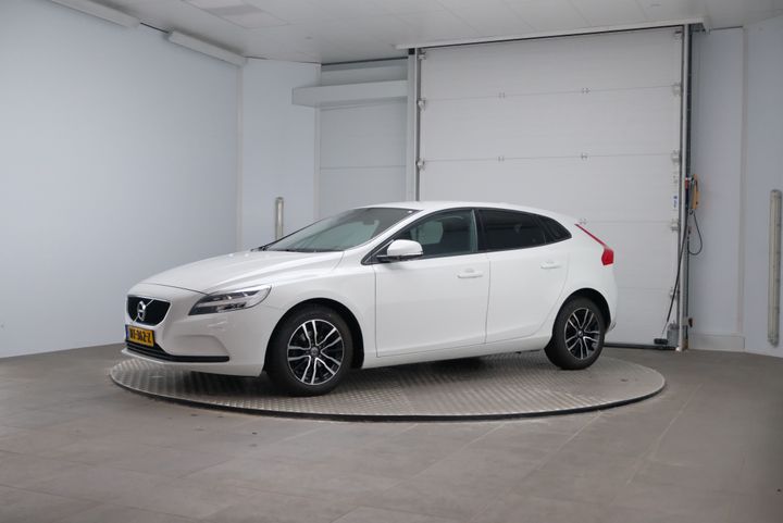 VOLVO V40 2017 yv1mv7481h2438605