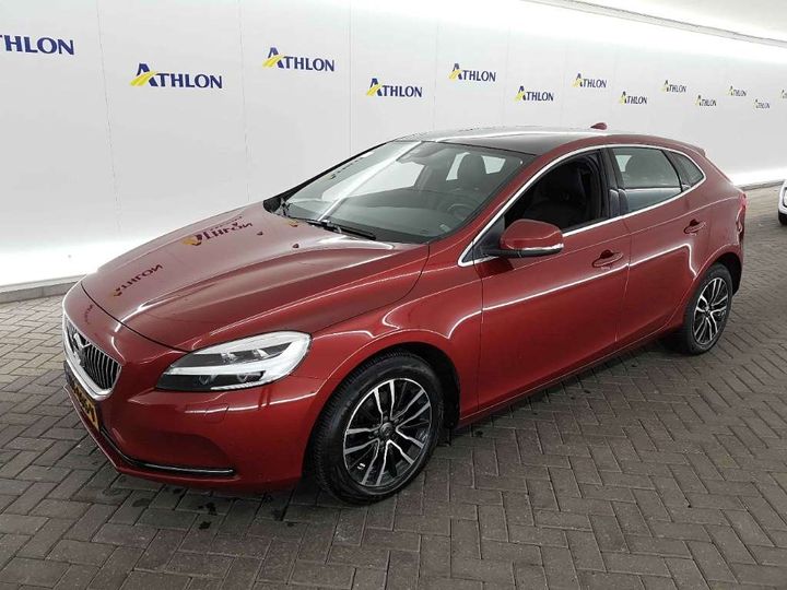 VOLVO V40 2017 yv1mv7481h2438967