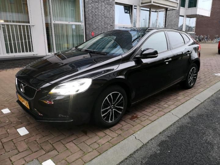 VOLVO V40 2017 yv1mv7481h2439518