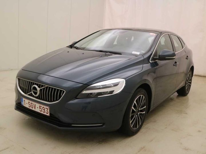 VOLVO V40 2017 yv1mv7481j2443011