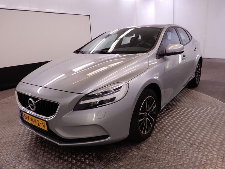 VOLVO V40 2017 yv1mv7481j2443136