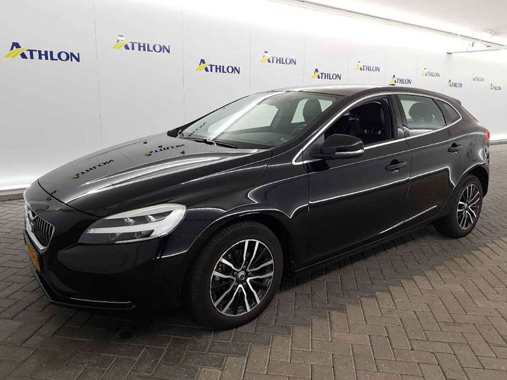 VOLVO V40 2017 yv1mv7481j2445939