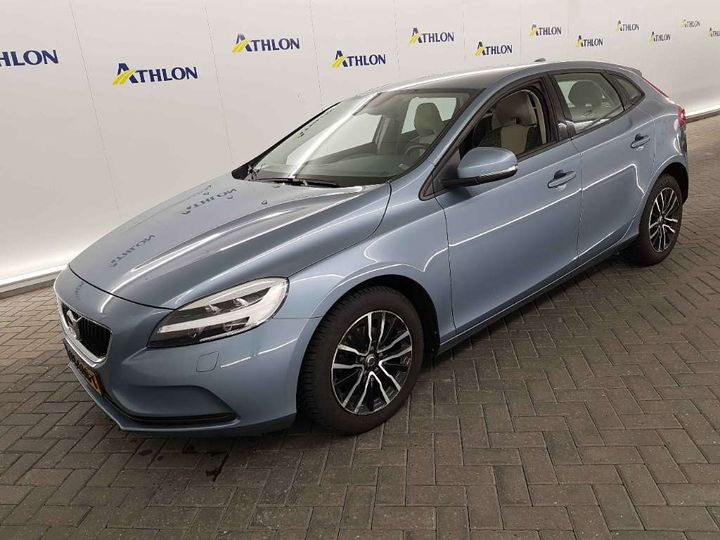 VOLVO V40 2017 yv1mv7481j2445957