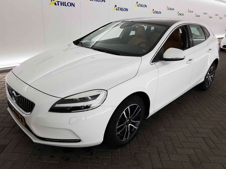 VOLVO V40 2017 yv1mv7481j2446013