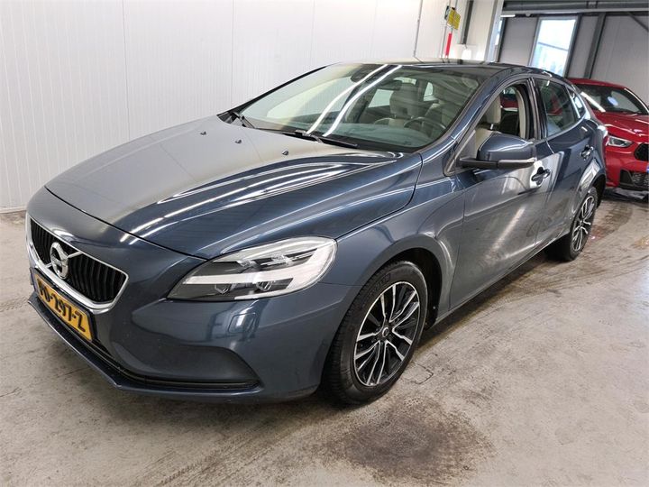 VOLVO V40 2017 yv1mv7481j2449589