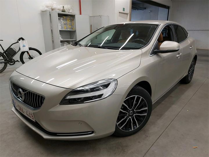 VOLVO V40 2017 yv1mv7481j2449979