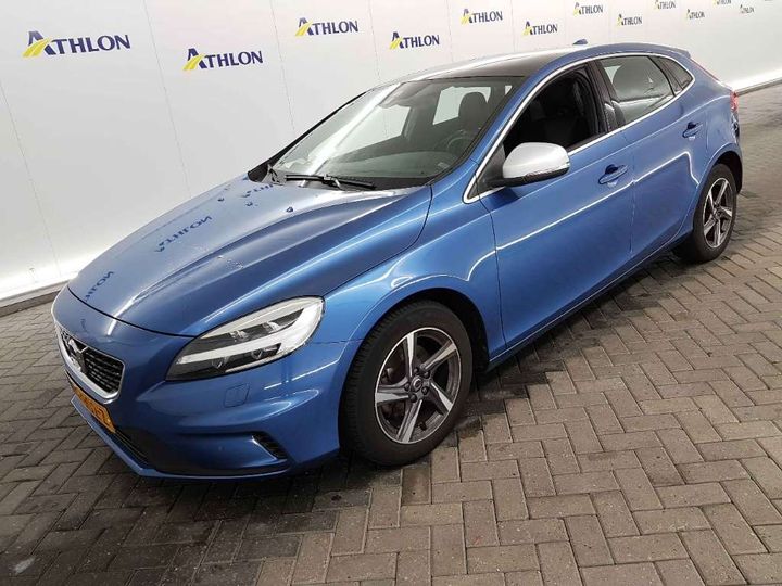 VOLVO V40 2017 yv1mv7481j2451875