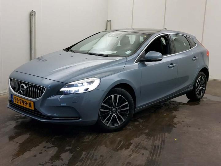 VOLVO V40 2017 yv1mv7481j2451884