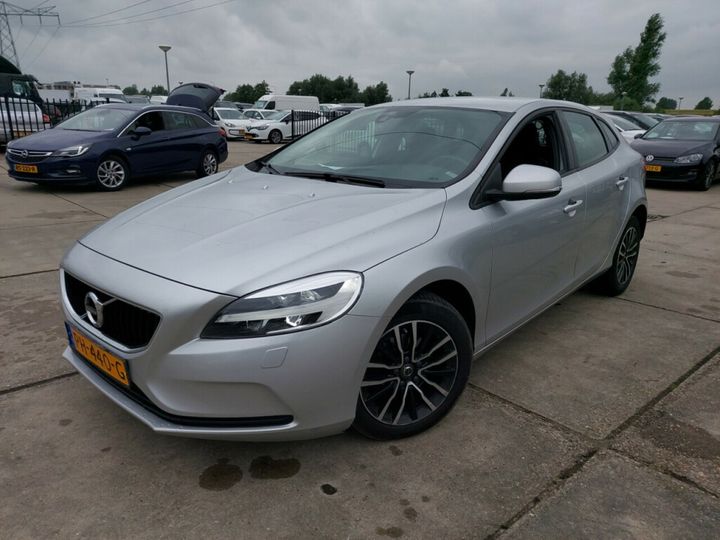 VOLVO V40 2017 yv1mv7481j2452120