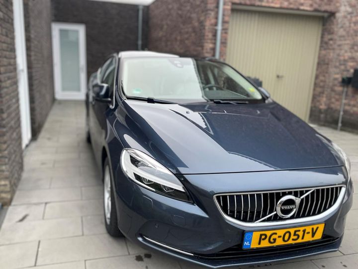 VOLVO V40 2017 yv1mv7481j2452435