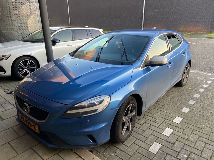 VOLVO V40 2017 yv1mv7481j2453450