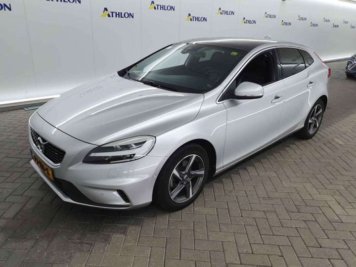 VOLVO V40 2017 yv1mv7481j2453912