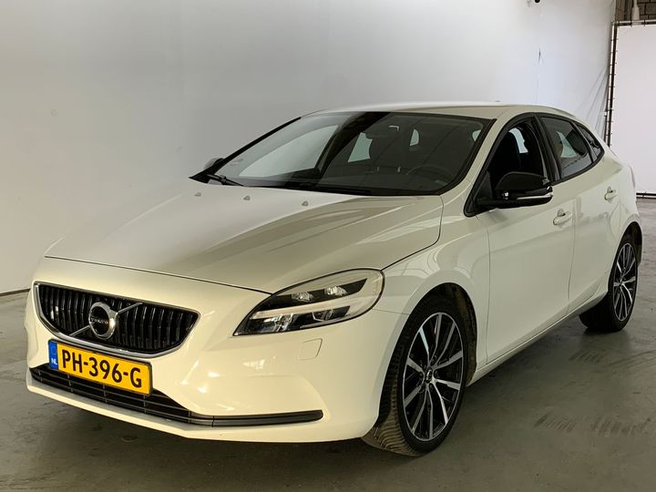 VOLVO V40 2017 yv1mv7481j2453964