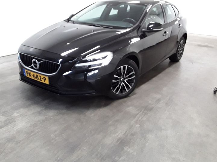 VOLVO V40 2017 yv1mv7481j2454023