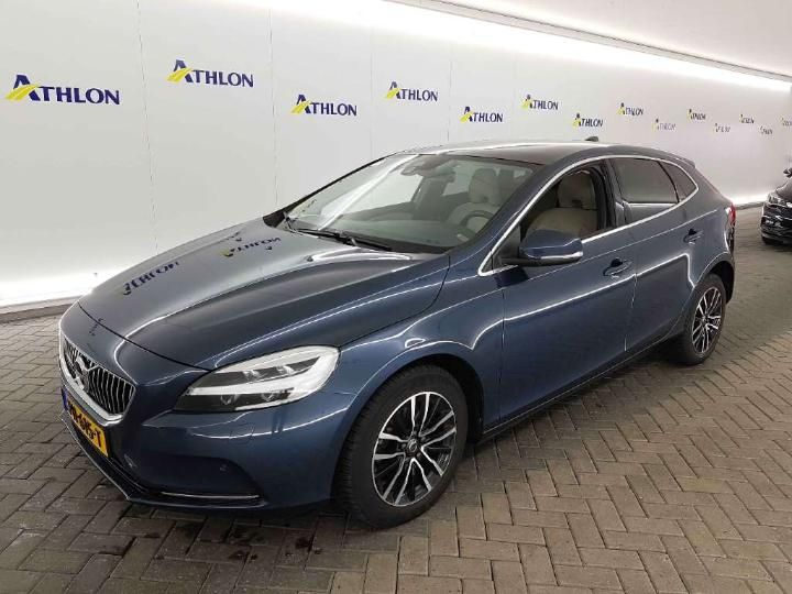 VOLVO V40 2017 yv1mv7481j2454609