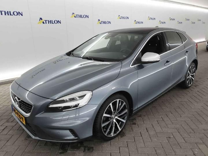 VOLVO V40 2017 yv1mv7481j2457615