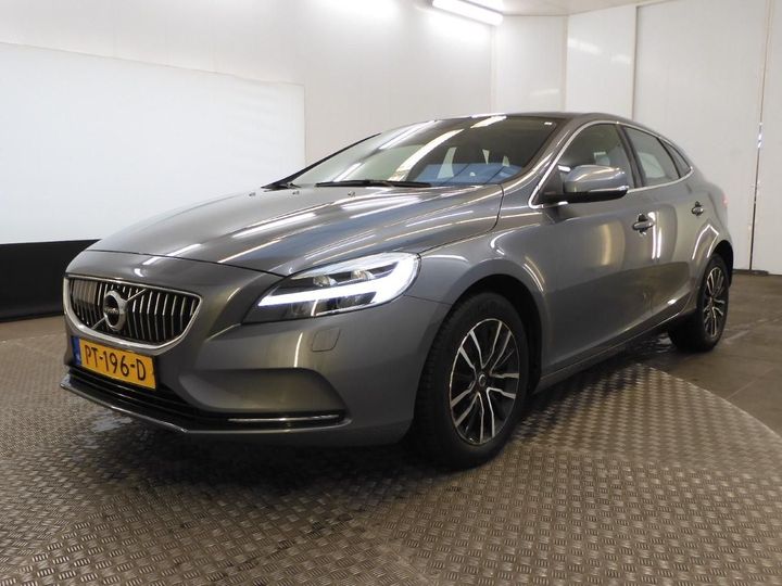 VOLVO V40 2017 yv1mv7481j2459429