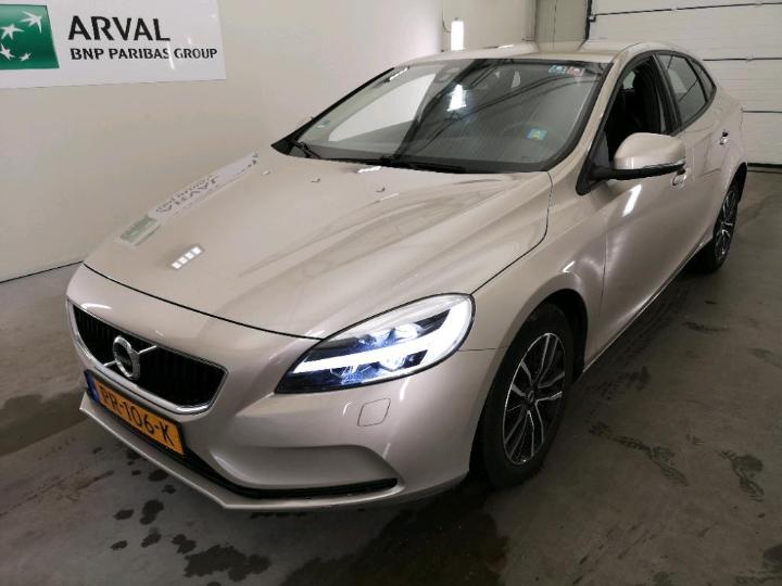 VOLVO V40 2017 yv1mv7481j2461267