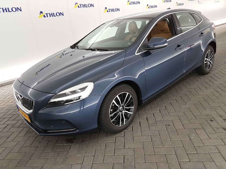 VOLVO V40 2017 yv1mv7481j2465034