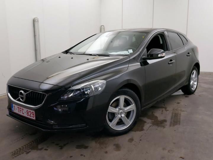 VOLVO V40 2017 yv1mv7481j2471085