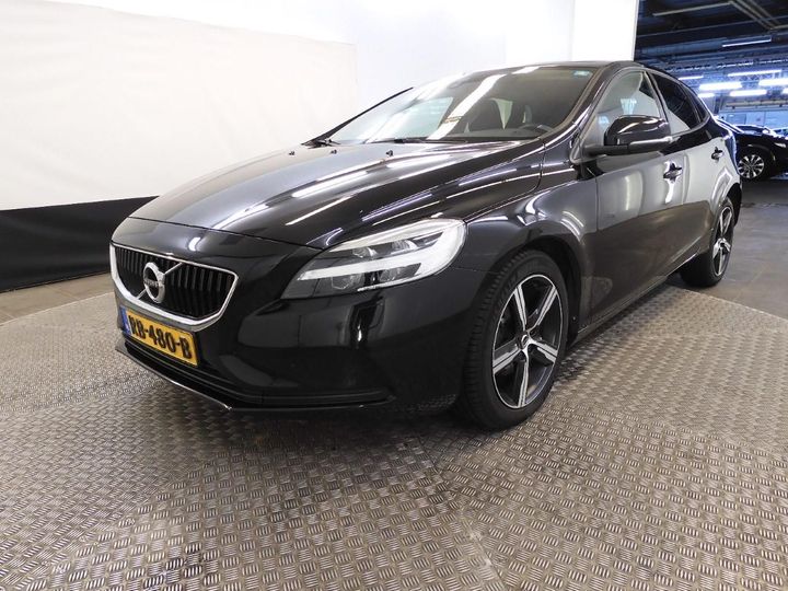 VOLVO V40 2017 yv1mv7481j2473875