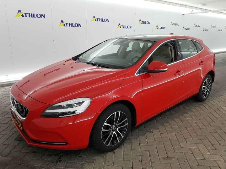 VOLVO V40 2017 yv1mv7481j2474103