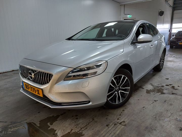 VOLVO V40 2017 yv1mv7481j2476712