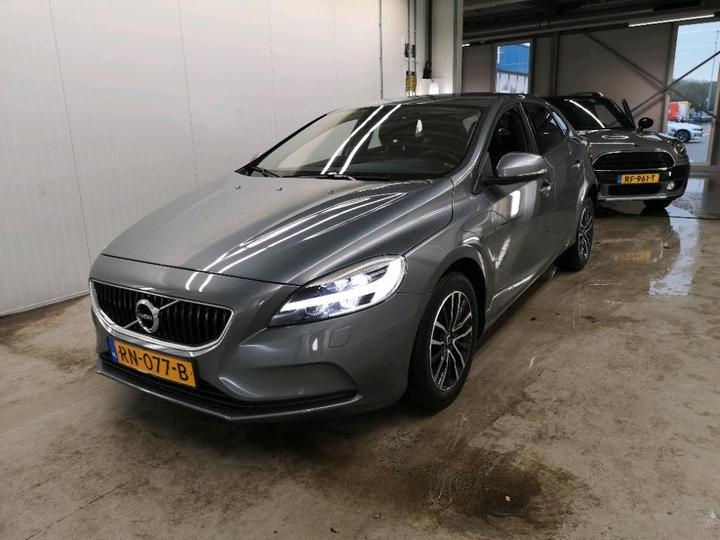 VOLVO V40 2017 yv1mv7481j2478668