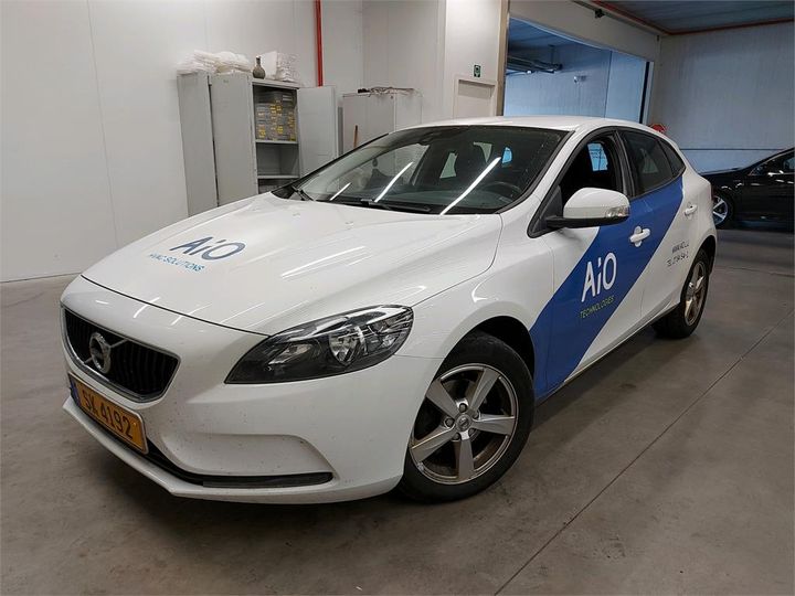 VOLVO V40 2018 yv1mv7481j2483260