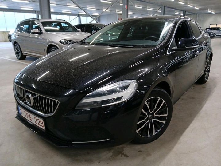 VOLVO V40 2018 yv1mv7481j2483724