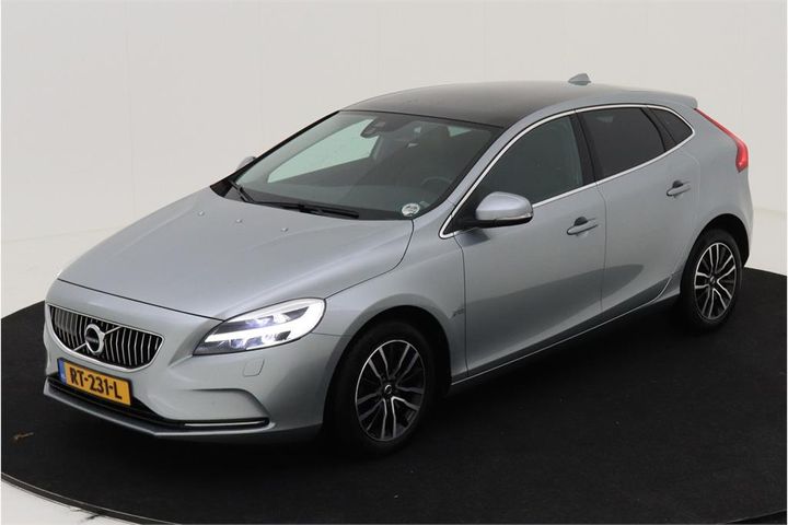 VOLVO V40 2018 yv1mv7481j2484077