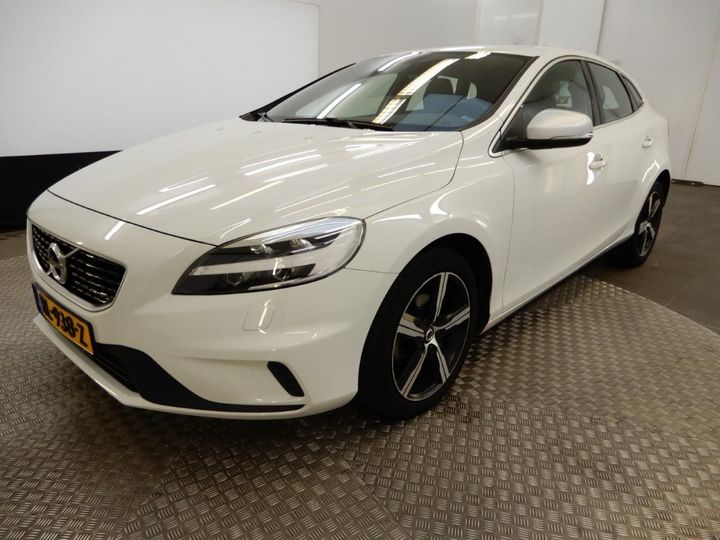 VOLVO V40 2018 yv1mv7481j2485745