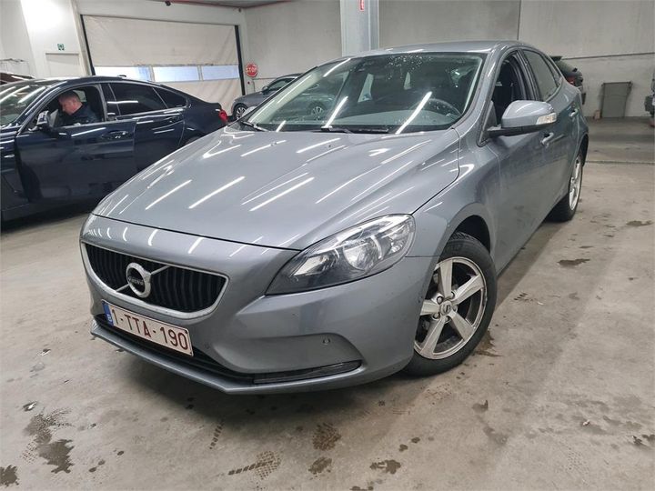 VOLVO V40 2018 yv1mv7481j2489470