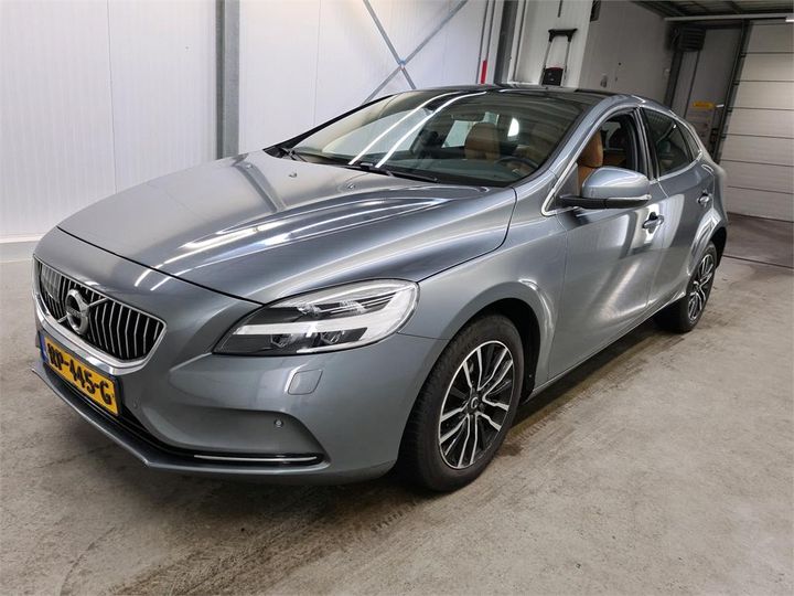 VOLVO V40 2018 yv1mv7481j2490708