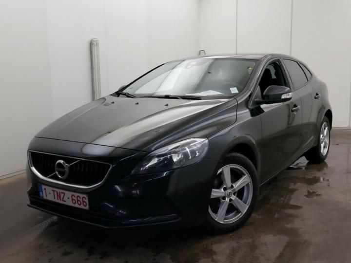 VOLVO V40 2018 yv1mv7481j2491897