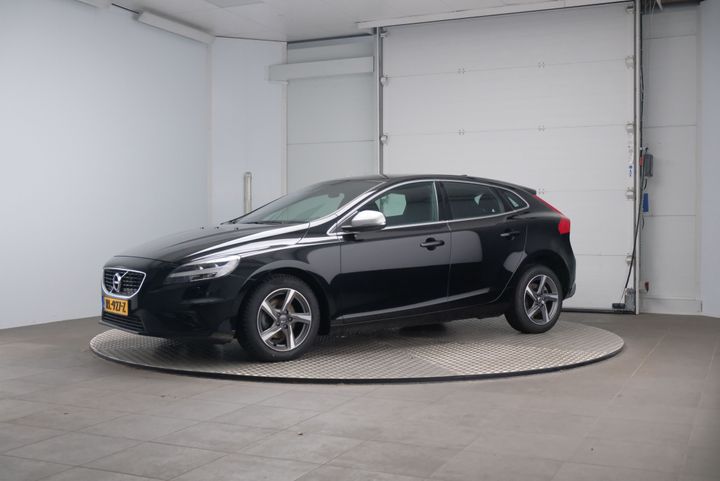 VOLVO V40 2017 yv1mv7481j2493056